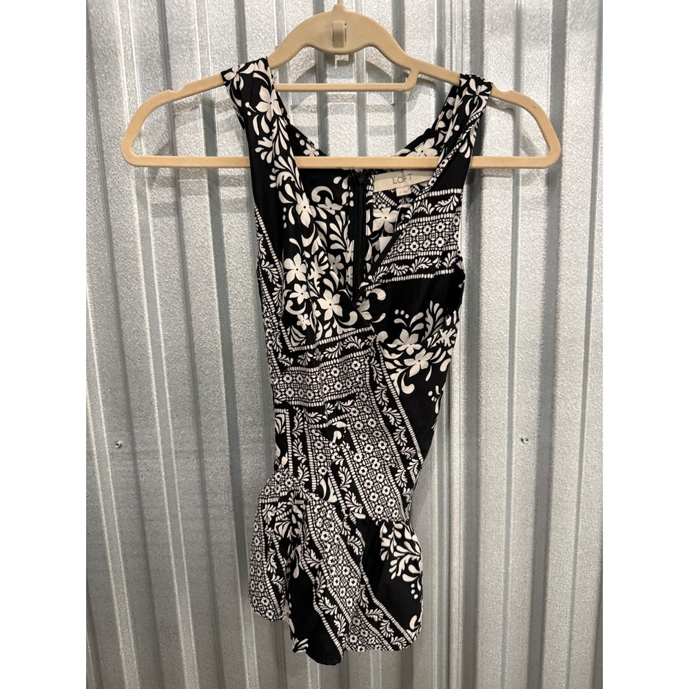 Loft Black White Bandana Floral Peplum Top Sleeveless V-Neck Blouse Size 2 NWT